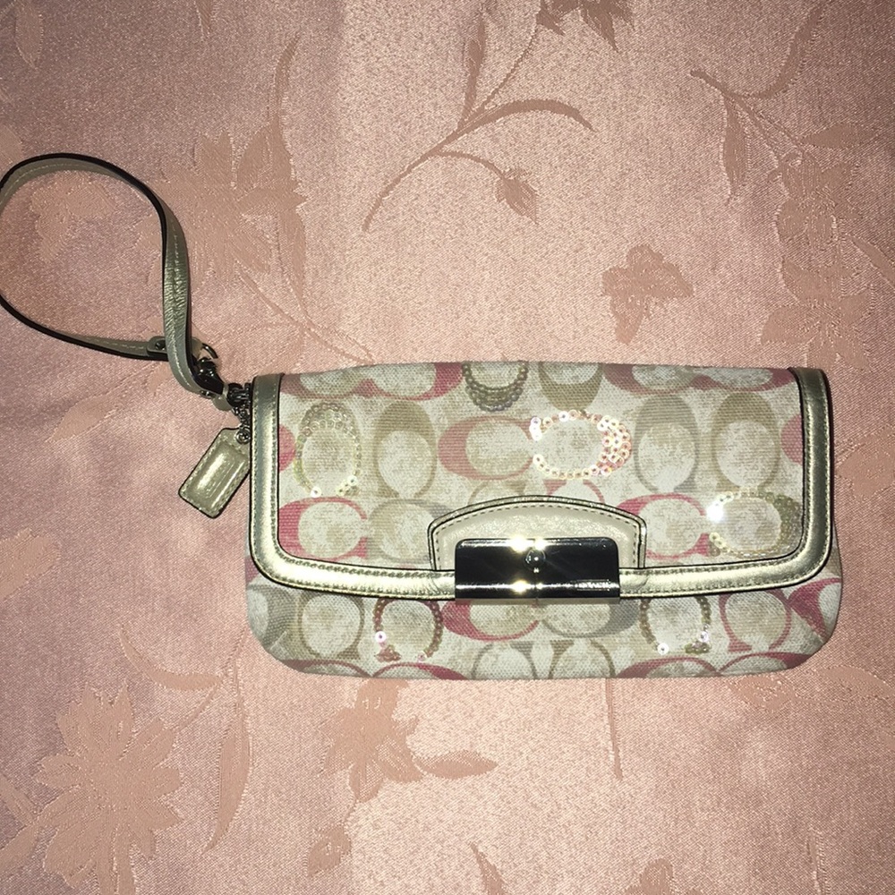 Signature COACH wallet/wristlet